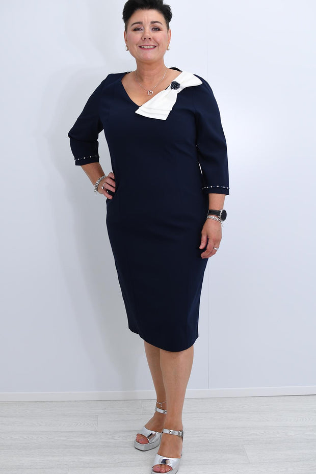 Lizabella Navy Straight Dress With Cream Bow & Brooch -L-24AW-2930-40