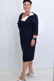 Lizabella Navy Straight Dress With Cream Bow & Brooch -L-24AW-2930-40