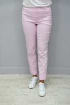 https://cdn.shopify.com/s/files/1/1183/1384/files/Robell_Bella_Pale_Pink_7_8_Trousers_-_51568_5499_241.mp4?v=1595259462