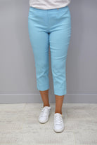 https://cdn.shopify.com/s/files/1/1183/1384/files/Robell_Rose_07_Cropped_Trousers_Turquoise_170_-_51636_5499.mp4?v=1595259508