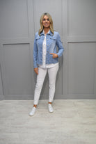 https://cdn.shopify.com/s/files/1/1183/1384/files/2287_Robell_Light_Denim_Blue_Happy_Jacket_-_57632_54159_61.mp4?v=1648910000