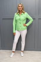 https://cdn.shopify.com/s/files/1/1183/1384/files/Robell_Lime_Green_Happy_Jacket_-_57609_5499_881.mp4?v=1617534101