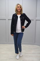 https://cdn.shopify.com/s/files/1/1183/1384/files/Robell_Navy_Happy_Jacket_-_57609_5499_69.mp4?v=1583844805