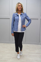 https://cdn.shopify.com/s/files/1/1183/1384/files/Robell_Happy_Light_Denim_Blue_Jacket_-_57609_5499_62.mp4?v=1583423928