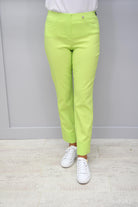 https://cdn.shopify.com/s/files/1/1183/1384/files/Robell_Bella_Lime_Green_Trousers_-_51568_5499_810.mp4?v=1589383381