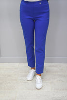 https://cdn.shopify.com/s/files/1/1183/1384/files/Robell_Bella_Trousers_Blue_-_51568_5499_67_7e4a894b-89df-49bc-896d-70e5770a60bc.mp4?v=1589383086