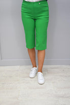 https://cdn.shopify.com/s/files/1/1183/1384/files/Robell_Bella_Emerald_Green_Shorts_-_51625_5499_820_cba9c506-a231-4f38-826a-d65d15781793.mp4?v=1589482707