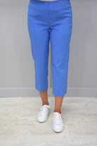 https://cdn.shopify.com/s/files/1/1183/1384/files/Robell_Marie_Cornflower_Blue_Cropped_Trousers-_51576_5499_600_fe242fdf-b009-4b17-9742-811a42139f9a.mp4?v=1590063404