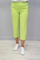 https://cdn.shopify.com/s/files/1/1183/1384/files/Robell_Marie_Lime_Green_Cropped_Trousers_-_51576_5499_810_37341e9b-8a54-4274-bcff-fe67933a8bca.mp4?v=1590063683