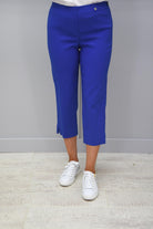 https://cdn.shopify.com/s/files/1/1183/1384/files/Robell_Marie_Blue_Cropped_Trousers_-_51576_5499_67_7be5694d-96c4-46c0-a6da-1a24abb47313.mp4?v=1590062999