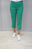 https://cdn.shopify.com/s/files/1/1183/1384/files/Robell_Golf_Trousers_Green_Lexi_07-_52677_5499_85.mp4?v=1591791121