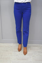 https://cdn.shopify.com/s/files/1/1183/1384/files/Robell_Marie_Full_Length_Trousers_Blue_67_-_51412_5499_67_1.mp4?v=1591784081