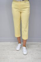 https://cdn.shopify.com/s/files/1/1183/1384/files/Robell_Marie_Cropped_Trousers_Yellow_-_51576_5499_22.mp4?v=1591785447