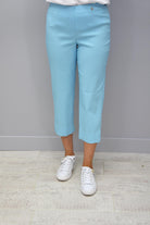 https://cdn.shopify.com/s/files/1/1183/1384/files/Robell_Marie_Cropped_Trousers_Turquoise-_51576_5499_170.mp4?v=1591785074